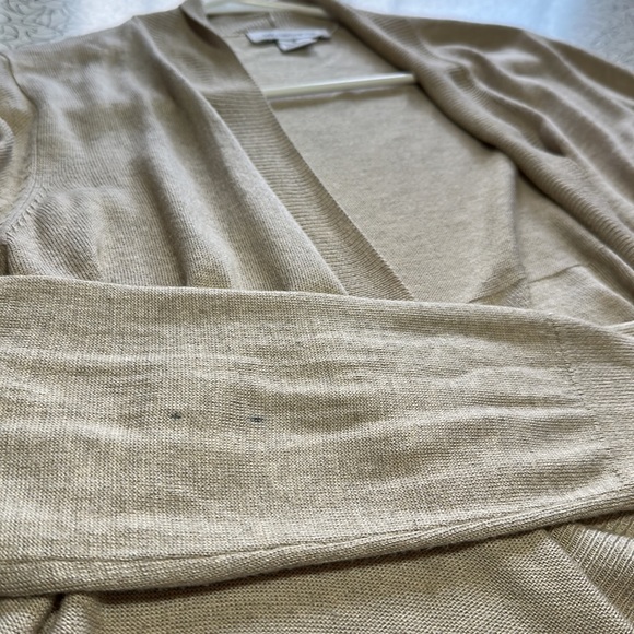 Liz Claiborne beige cardigan. Size Medium - Picture 3 of 3